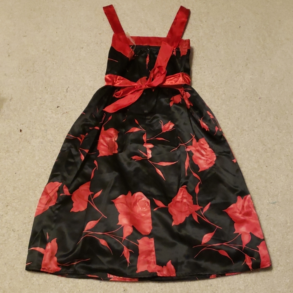 Girl's Red Roses Dress - Picture 2 of 4